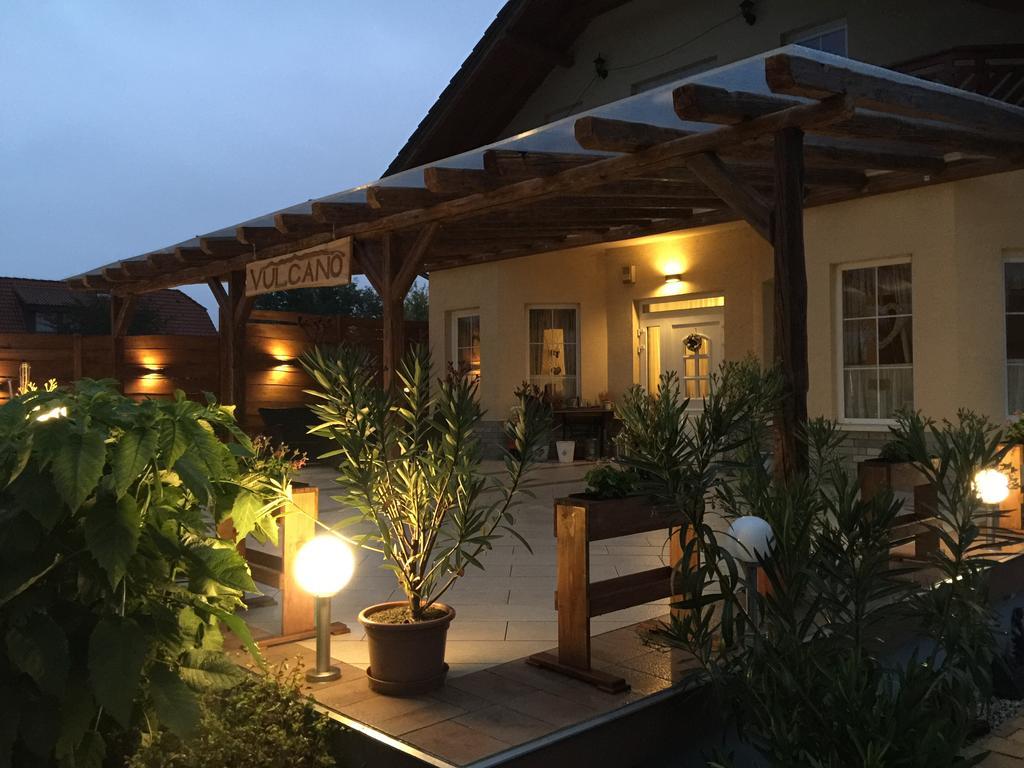Vulcano Vendeghaz Hotel Mesteri Exterior photo
